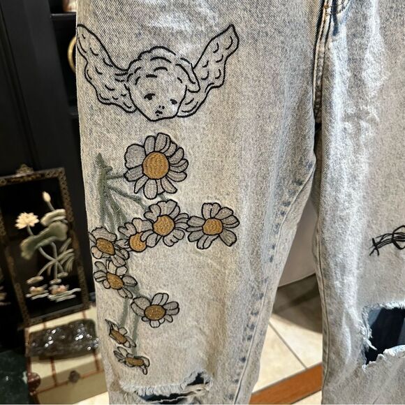 Forever 21 Embroidered Angel Doodle Jeans Size 29 - Picture 4 of 13